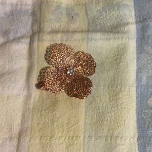 Cute rose gold flower clip!!!